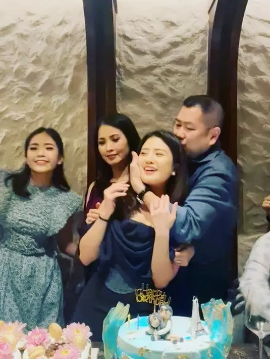 [Instagram/valenciatanoe]