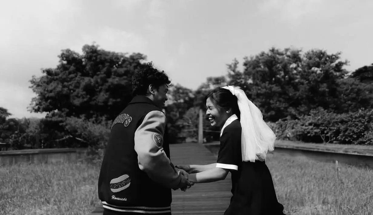 Keduanya tampil begitu memikat dengan konsep sederhana.  [Foto: Instagram/ Gregoria Mariska]