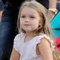 Harper Beckham, gadis imut anak dari pasangan David dan Victoria Beckham menjadi pusat perhatian. Apapun yang dipakai Harper menjadi salah satu acuan para orangtua di Eropa membuat anak mereka untuk tampil modis. (harperbeckhamfashion)