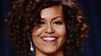 Tampil Menawan Serba Biru Ala Michelle di Pidato Perpisahan Obama