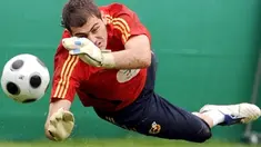 Spanish goalkeeper Iker Casillas leaps to stop the ball during a training session on June 7, 2008 in Neustif, near Innsbruck, Austria. AFP PHOTO / JAVIER SORIANO