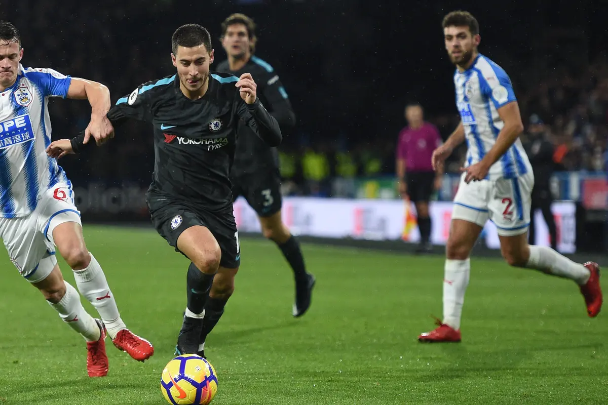Chelsea Permalukan Huddersfield Town