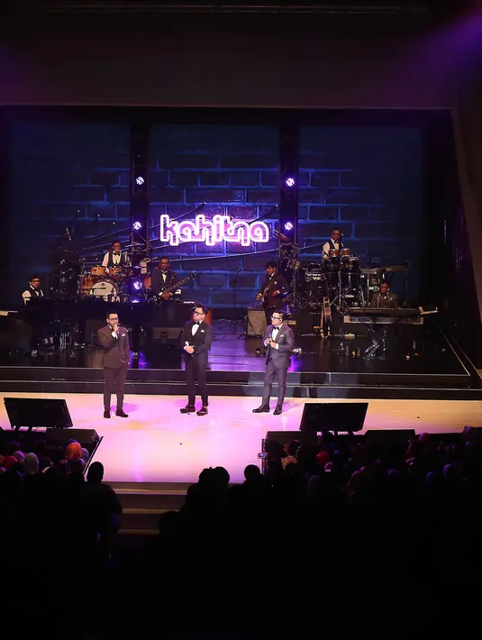 Konser Kahitna 30 Years Anniversary 30 Years Festival yang digelar di Jakarta Convention Center (JCC), Sabtu (13/2/2016) menghadirkan penampilan memukau dari Mario Ginanjar, Hedi Yunus, Carlo Saba dan Yovie Widianto. (Nurwahyunan/Bintang.com)