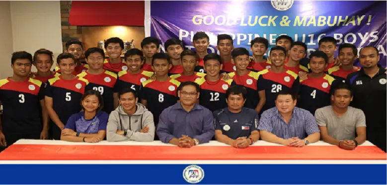 Jose Maria Anoche Aberasturi (tengah) saat masih menukangi Timnas Filipina U-16. (PFF)