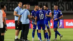 Prediksi Madura United vs Persib Bandung: Tantangan Pangeran Biru di Pulau Garam