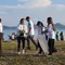 Aksi bersih pantai sebagai bagian kegiatan merawat bumi di peluncuran Festival Golo Koe Labuan Bajo. (dok. BPOLBF)