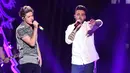 Aksi Niall Horan ( kiri) dan Liam Payne One Direction di acara iHeart Radio Jingle Ball di Staples Center, Los Angeles, Jumat (4/12). Konser itu menjadi terakhir kalinya mereka tampil bersama di Amerika. (Kevin Winter/Getty Images for iHeartMedia/AFP)