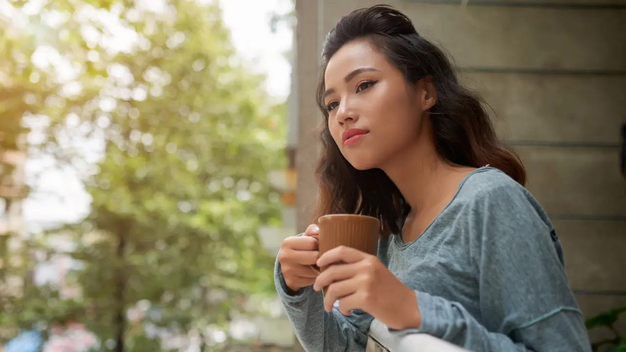 wanita juli balkon