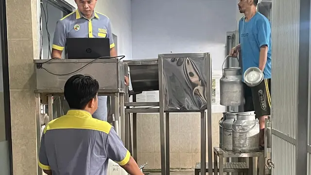 Digitalisasi 70 Pos Penampungan Susu oleh Nestlé Indonesia bantu peternak sapi perah Jawa Timur lebih efisien, transparan, dan berkelanjutan.