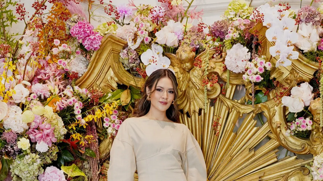 Gaya Anggun Raisa di Roger Vivier Paris Fashion Week, Kenakan Heels Mawar Rp23 Jutaan yang Ikonik