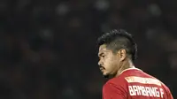 Striker Persija Jakarta, Bambang Pamungkas, saat melawan Persebaya Surabaya pada laga Liga 1 di SUGBK, Jakarta, Selasa (17/12). Persija kalah 1-2 dari Persebaya. (Bola.com/Vitalis Yogi Trisna)