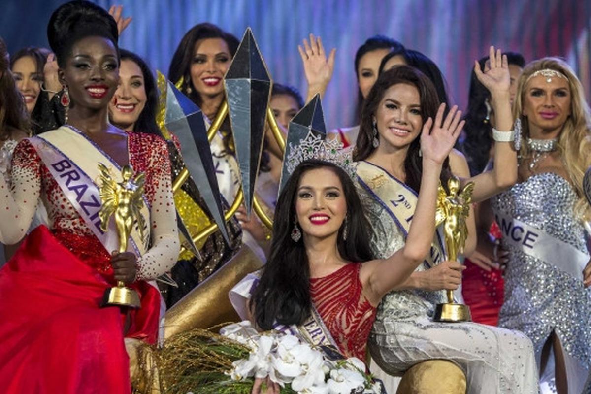 Wajah bahagia waria Filipina pemenang Miss International Queen 2015