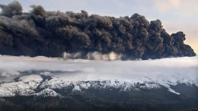 Letusan gunung Eyjafjallajokull 2