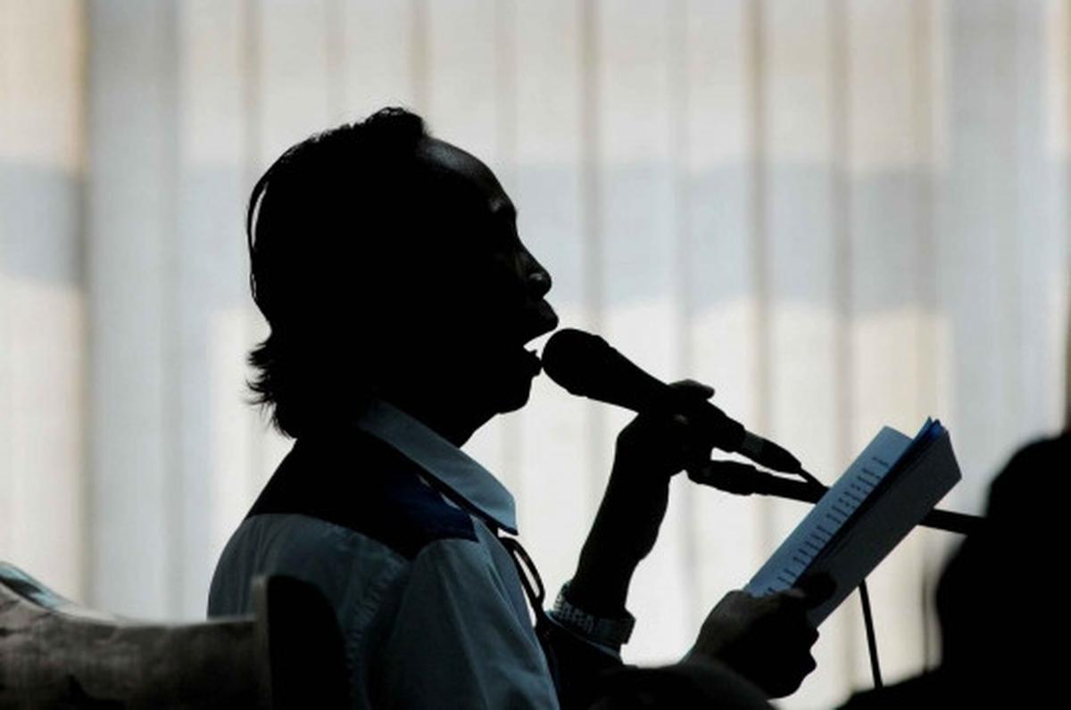 Tangis Mandra bacakan pembelaan terkait kasus siaran program TVRI