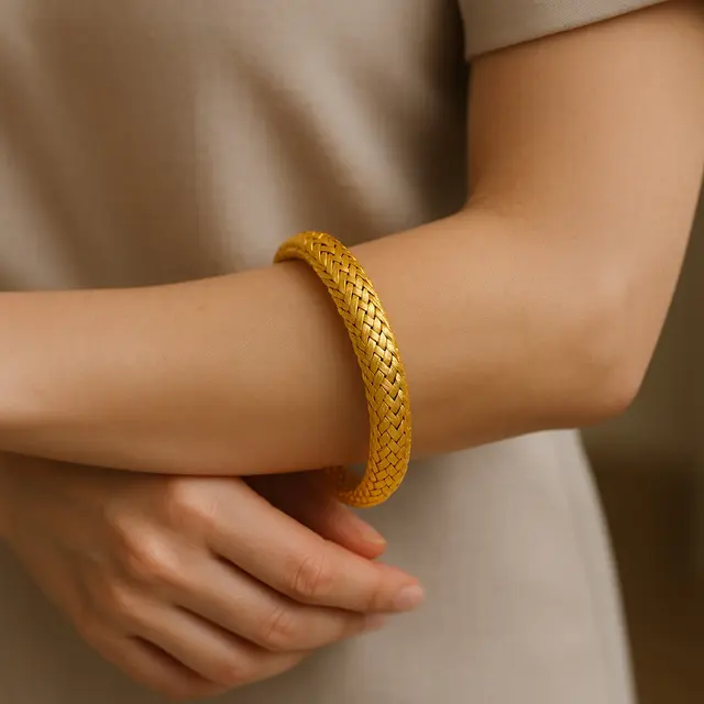 Model Gelang Emas Bangle 50 Gram 22 Karat Favorit Ibu Sosialita di 2025