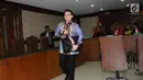 Tersangka dugaan suap terhadap Ketua Pengadilan Tinggi Manado Sudiwardono, Aditya Anugrah Moha usai menjalani sidang perdana di Pengadilan Tipikor, Jakarta, Rabu (28/2). Sidang mendengar pembacaan dakwaan JPU. (Liputan6.com/Helmi Fithriansyah)