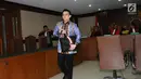 Tersangka dugaan suap terhadap Ketua Pengadilan Tinggi Manado Sudiwardono, Aditya Anugrah Moha usai menjalani sidang perdana di Pengadilan Tipikor, Jakarta, Rabu (28/2). Sidang mendengar pembacaan dakwaan JPU. (Liputan6.com/Helmi Fithriansyah)