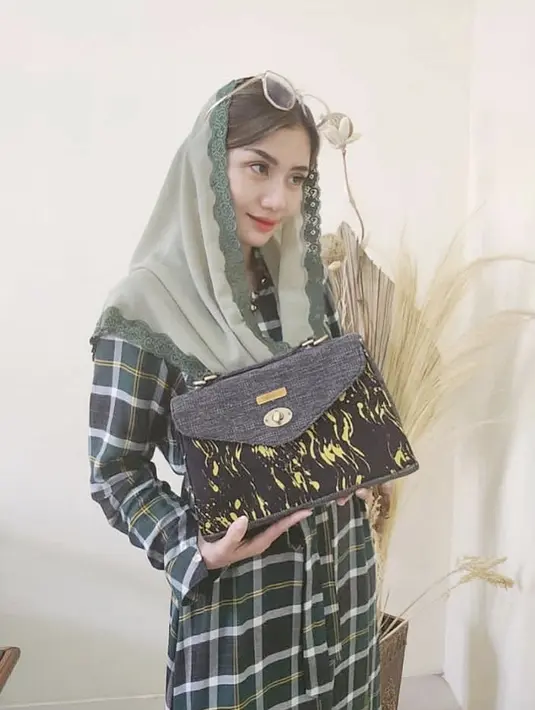 <p>Hijau yang mendominasi hadirkan nuansa memikat dengan kombinasi warna yang manis. [Foto: Instagram/ Novitamochamad]</p>