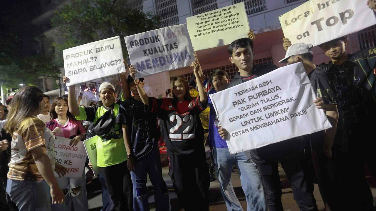 FOTO: Seniman dan Komunitas Rayakan Dukungan bagi UMKM Konveksi Lokal