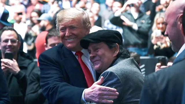 Legenda tinju Panama, Roberto Duran saat bertemu Presiden AS, Donald Trump