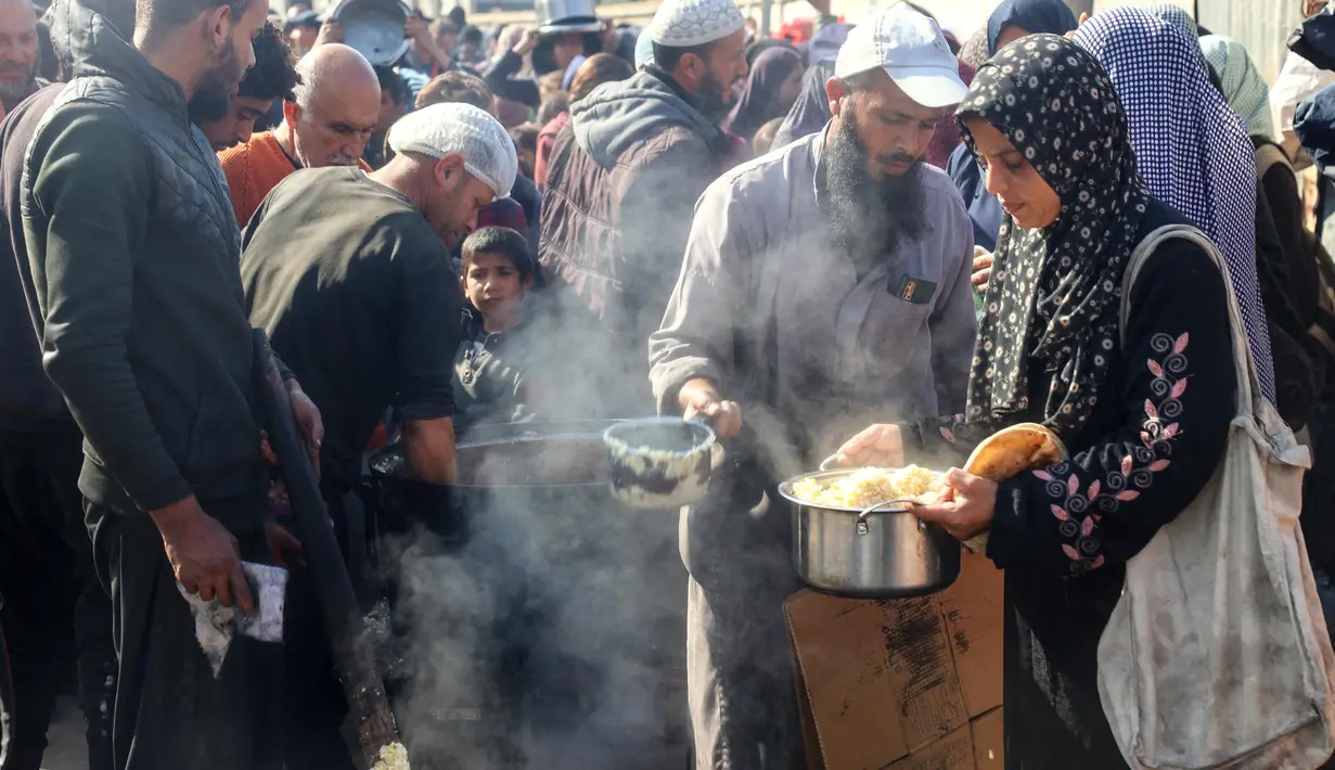 Serangan militer ditambah dengan aksi blokade bantuan kemanusiaan oleh Israel di Gaza telah menciptakan sejumlah krisis, termasuk makanan, air bersih, dan obat-obatan. (Eyad BABA/AFP)
