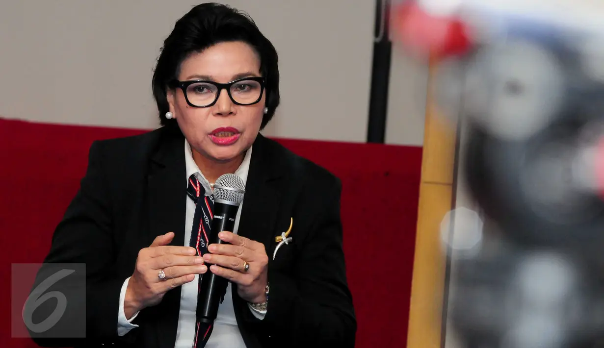 Basaria Panjaitan memberikan pemaparan saat diskusi dengan wartawan di Gedung KPK, Jakarta,Senin (29/2/2016). Diskusi membahas beberapa kasus yang sedang berjalan. (Liputan6.com/Helmi Afandi)