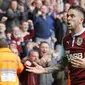 Danny Ings of Burnley celebrates scoring their first goal Action Images via Reuters / John Clifton Livepic EDITORIAL USE ONLY.