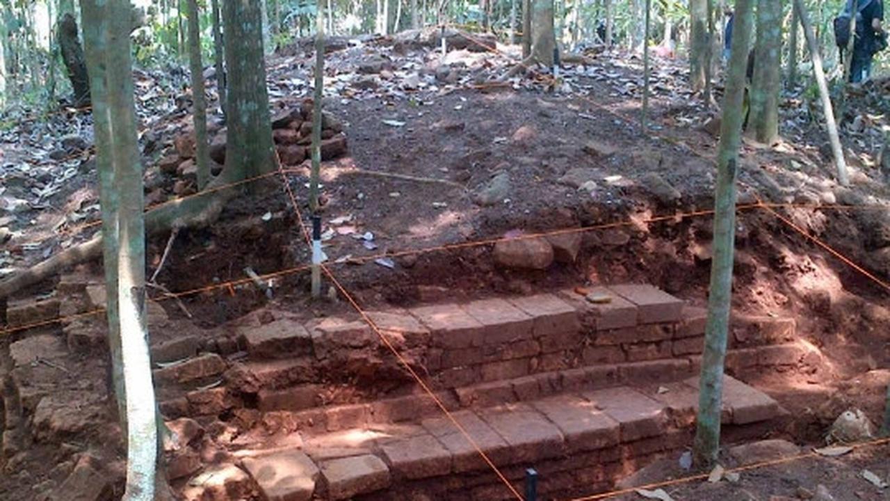 Ini candi diduga peninggalan Mataram kuno abad ke-10