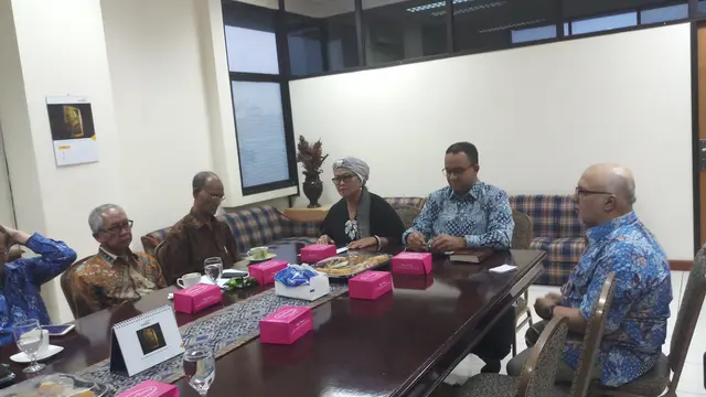 Gubernur DKI Jakarta Anies Baswedan menemui sejumlah pengurus Yayasan Lembaga Bantuan Hukum Indonesia (YLBHI). (Liputan6.com/Ady Anugrahadi)