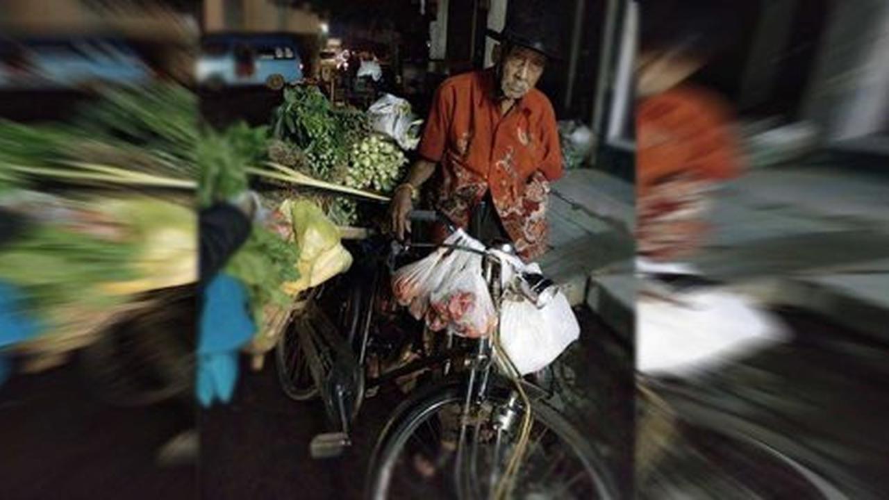 Kisah kakek tuli dan rabun jualan sayur di malam hari