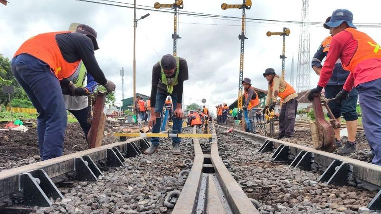 KAI Daop 7 Ganti Wesel Krusial di Stasiun Blitar, Tingkatkan Keselamatan Perjalanan Kereta Api