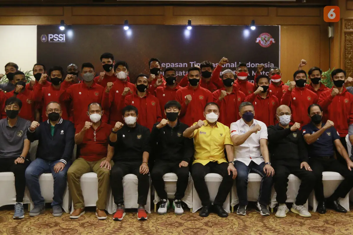 Foto: Cerianya Elkan Baggott Pamer KTP di Acara Pelepasan Timnas Piala AFF 2020 Menuju Pemusatan Latihan di Turki
