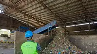 Pengelolaan sampah segar menjadi RDF di Pabrik RDF Jeruk Legi, Cilacap. (dok. Liputan.com/Dinny Mutiah)