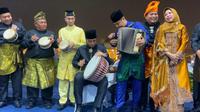 Wali Kota Medan, Rico Waas, yang membuka langsung acara ditandai dengan pemukulan gendang Melayu, juga memperlihatkan kemampuannya memukul gendang dengan memainkan irama zapin (Reza Efendi/Liputan6.com)