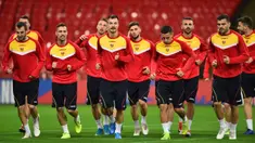 Para pemain Montenegro melakukan pemanasan saat mengikuti sesi latihan tim di Stadion Wembley, London (13/11/2019). Montenegro akan bertanding melawan Inggris pada Grup A Kualifikasi Piala Eropa 2020 di Wembley pada 15 November 2019. (AFP Photo/Glyn Kirk)