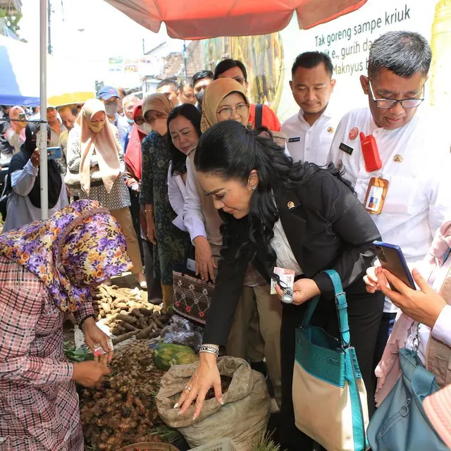 Krisdayanti blusukan
