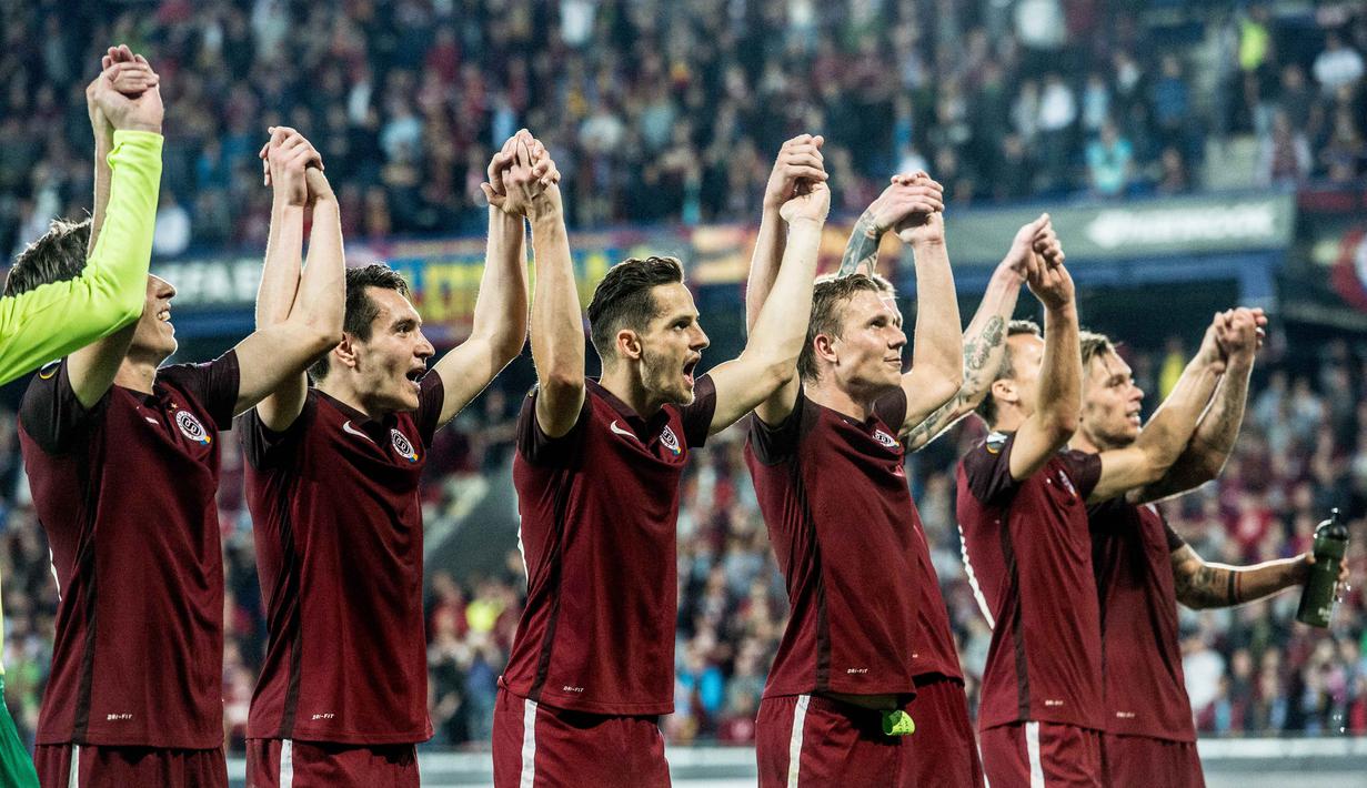 Ekspresi kegembiraan para pemain Sparta Praha usai mengalahkan Inter Milan pada laga kedua Grup K Liga Europa di Generali Arena, Jumat (30/9/2016) dini hari WIB. (EPA/Filip Singer)