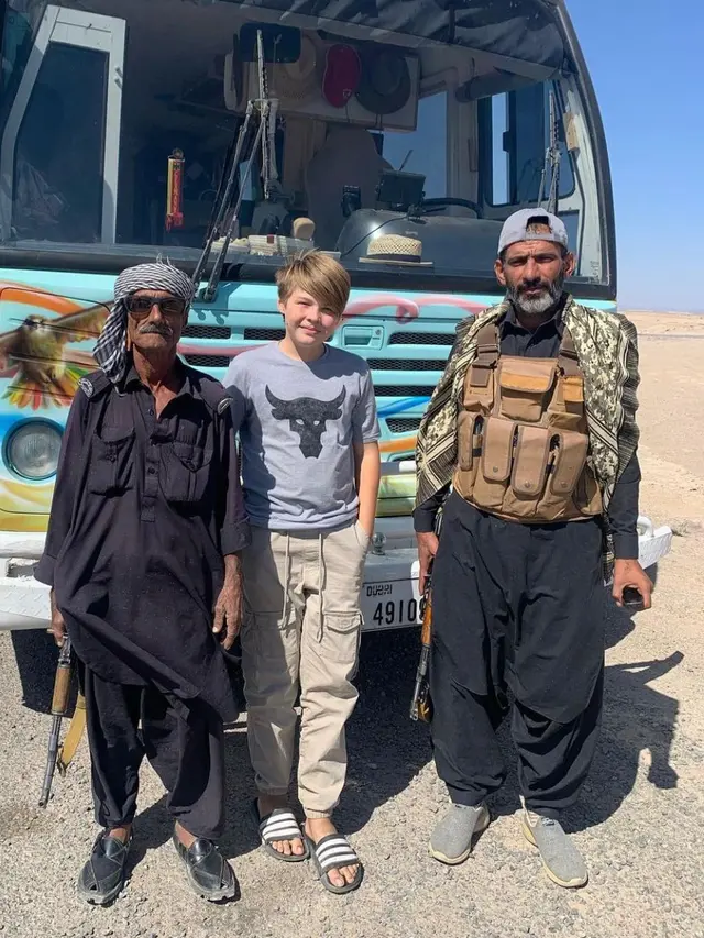 Keluarga asal Jerman nekat keliling Asia menggunakan bus saat tiba di Balochistan