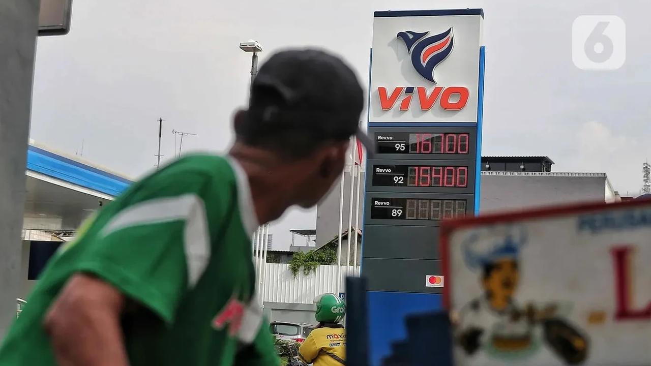 Papan penunjuk harga bahan bakar di SPBU Vivo (Liputan6.com/Angga Yuniar)