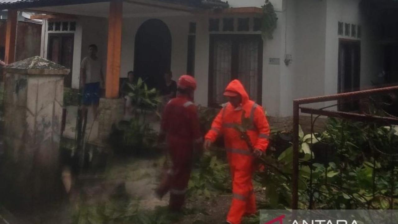 BMKG Ingatkan Warga Bangka Barat Waspada Potensi Hujan Ekstrem Disertai Petir dan Angin Kencang