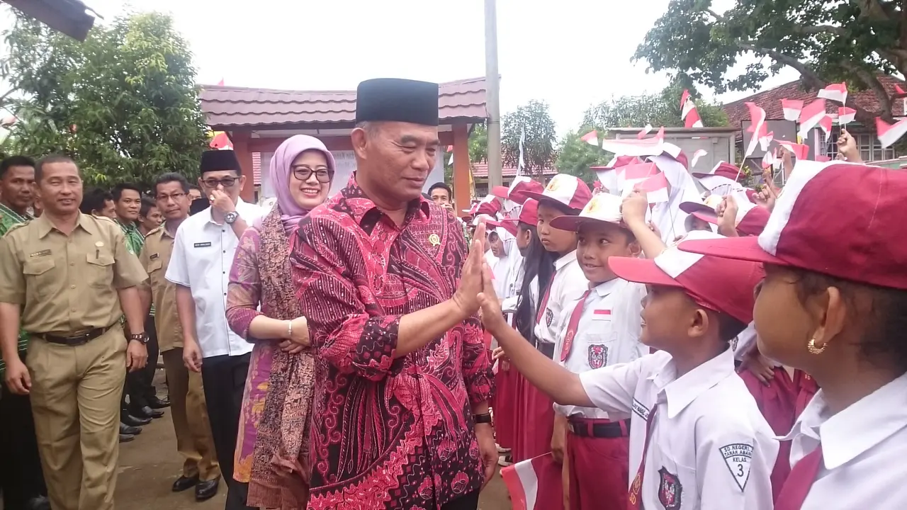 Mekdikbud RI saat berkunjung ke SDN 2 Kabupaten PALI (Liputan6.com/Nefri Inge)