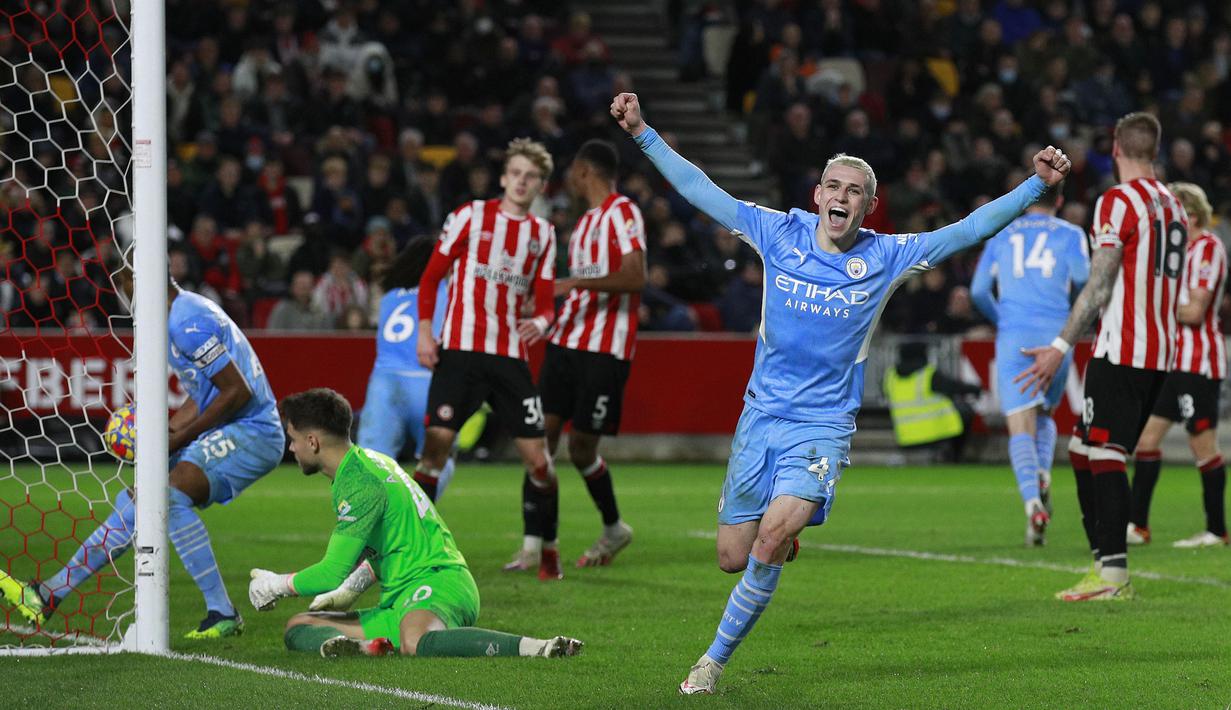 Laga pekan ke-20 Liga Inggris musim 2021/2022 begitu spesial bagi seorang gelandang Manchester City, Phil Foden. Pasalnya, ia menjadi pencetak satu-satunya gol kemenangan di saat ulang tahunnya yang ke-21. (AP/Ian Walton)