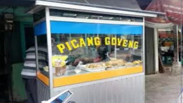 5 Spanduk Kocak Penjual Gorengan Ini Bikin Ketawa