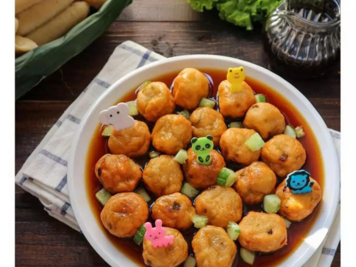 6. Pempek adaan bulat<br>