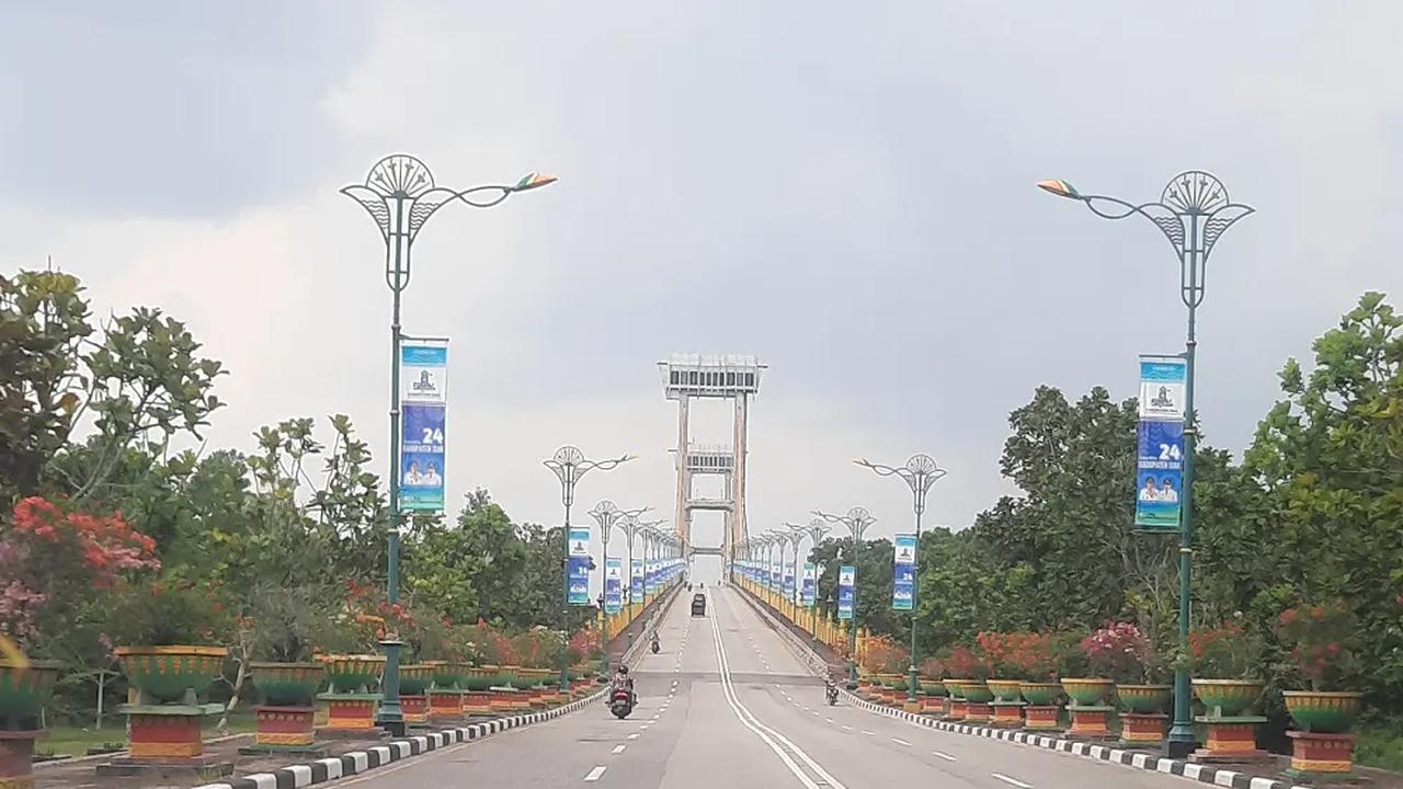 Penampakan Langit Biru dan Pelangi di Pekanbaru saat Kabut Asap Hilang Diguyur Hujan