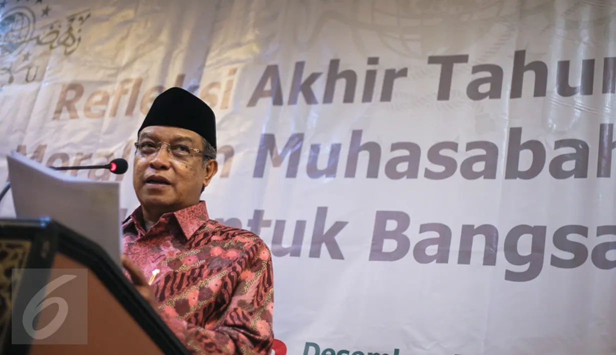 Ketua Umum PBNU, Said Aqil Siradj memberikan paparan refleksi akhir tahun NU di Jakarta, Rabu (23/12/2015). NU mengkritisi krisis kepemimpinan, instabiltas politik, dan melemahnya toleransi dalam beragama. (Liputan6.com/Faizal Fanani)