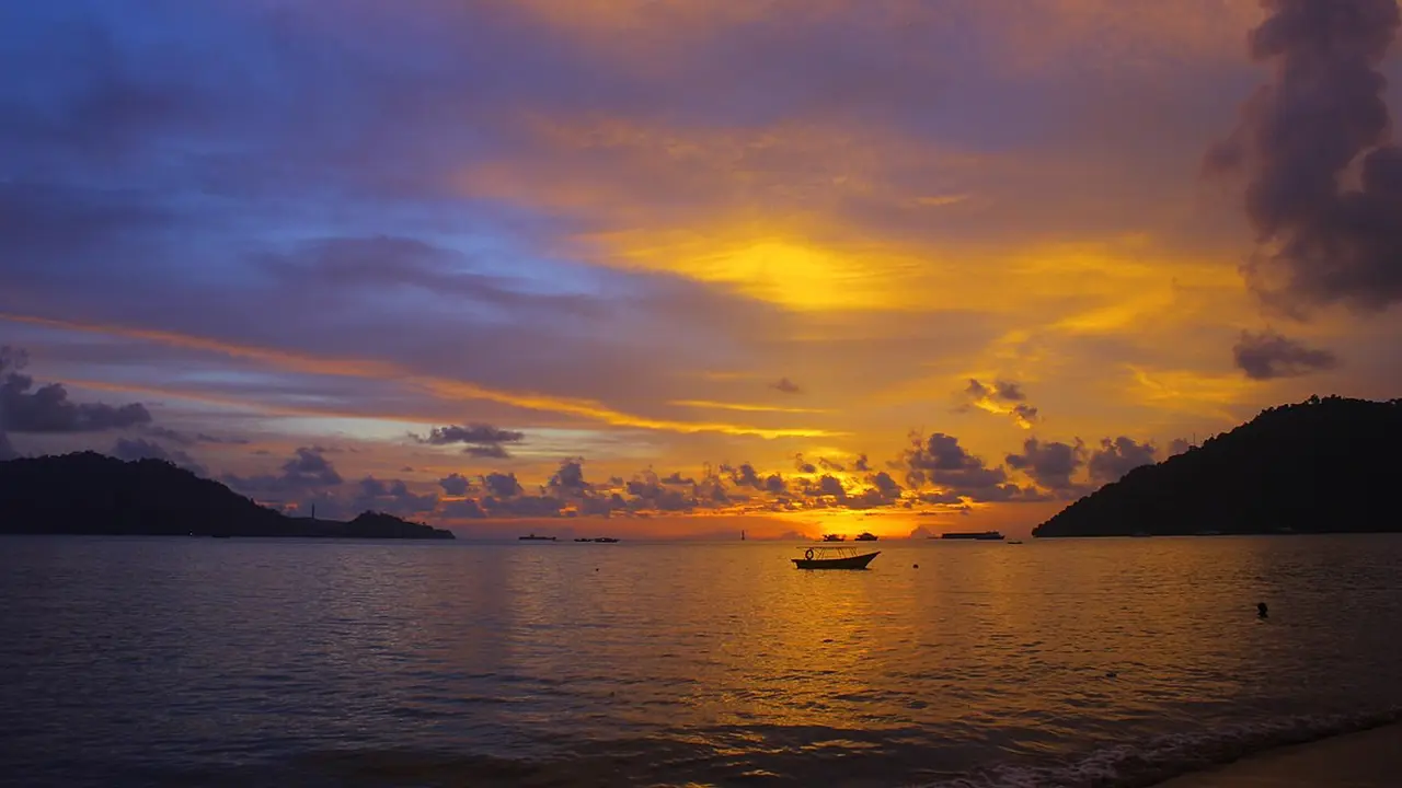 Pantai Carolina Padang. (Zhilal Darma)