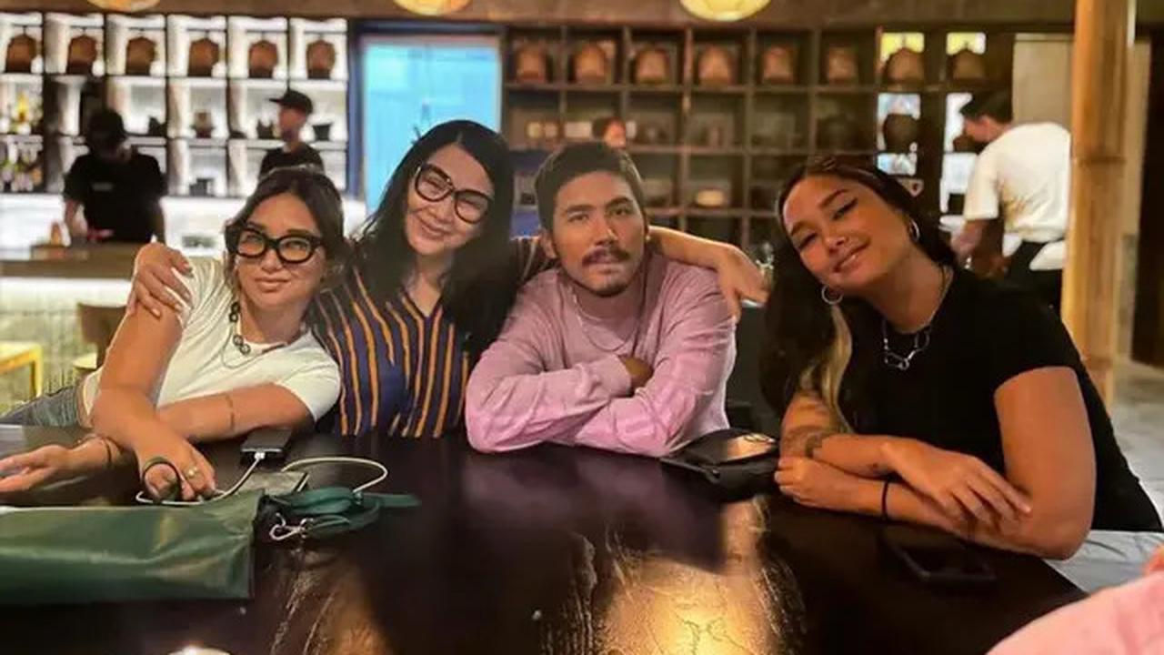 Potret Titi DJ dengan Anak-Anaknya yang Jarang Tersorot