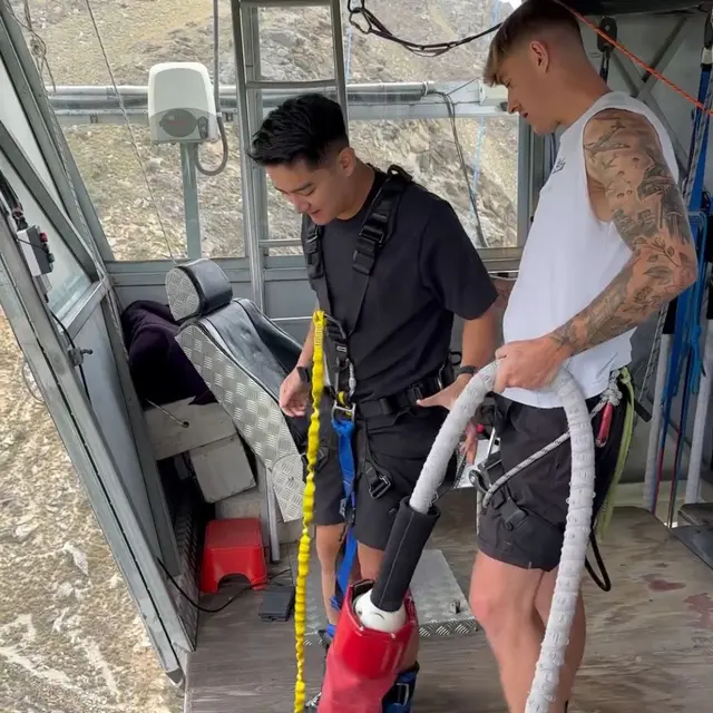 4 Potret Boy William Pacu Adrenalin dengan Bungee Jumping Ekstrem Tertinggi di New Zealand, Banjir Sorotan (credit: https://www.instagram.com/boywilliam17/).