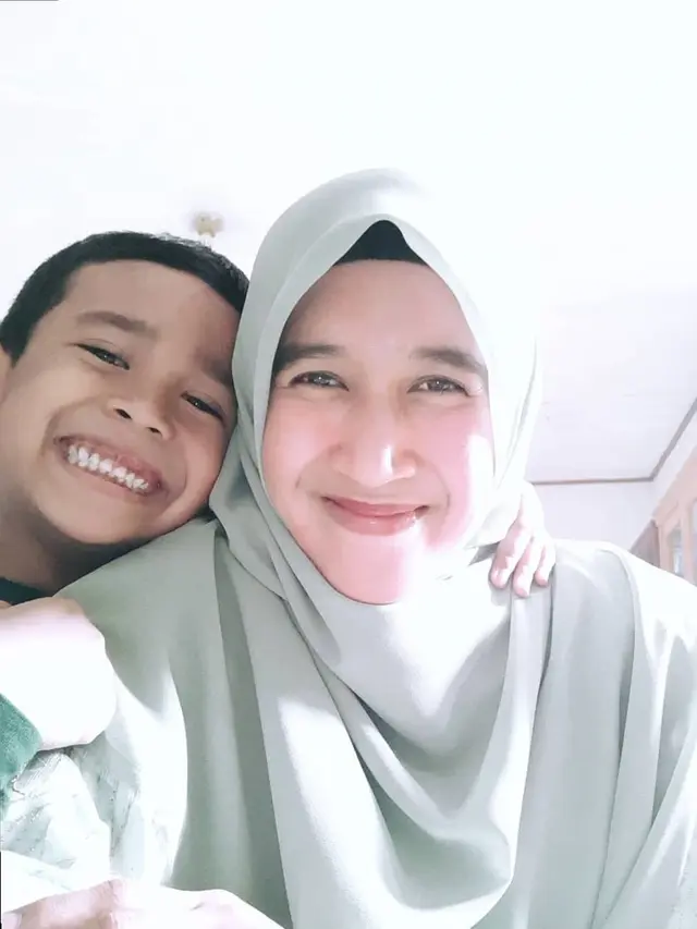 Jarang Tersorot, Ini 6 Potret Mellya Juniarti Mantan Istri Ustaz Abdul Somad